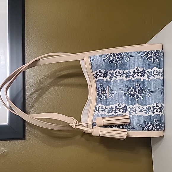 Handbags - NWOT Spartina449 Carson Floral Blue and Beige  Bag